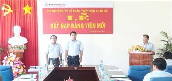 Tổ chức lễ kết nạp Đảng viên mới