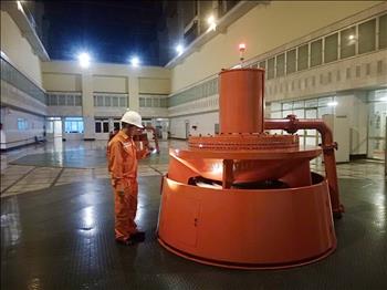 Những người giữ nhịp dòng điện – Âm thầm phía sau ánh sáng